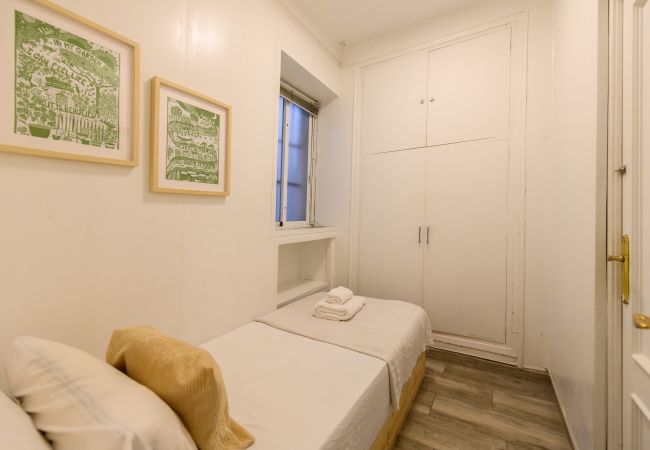Apartment in Madrid - Cozy two-bedroom apartment on Av. Albufera Apartment in Madrid - Cozy two-bedroom apartment on Av. Albufera