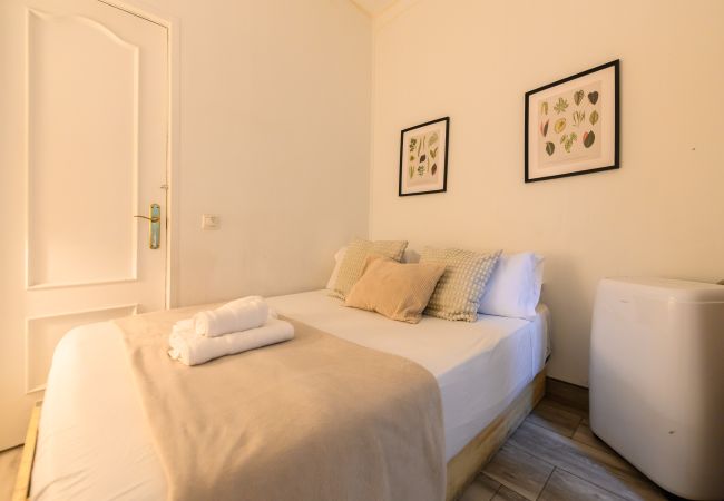 Apartment in Madrid - Cozy two-bedroom apartment on Av. Albufera Apartment in Madrid - Cozy two-bedroom apartment on Av. Albufera