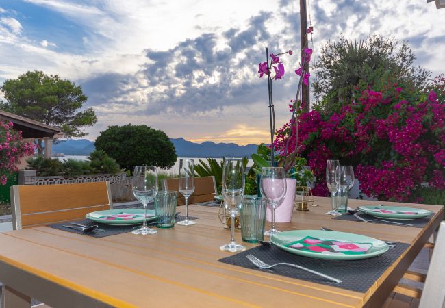 Villa in Alcúdia - Villa Manresa on the beachfront by Mallorca Charme Villa in Alcúdia - Villa Manresa on the beachfront by Mallorca Charme