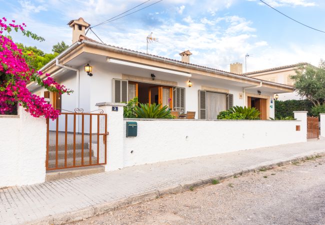 Villa in Alcúdia - Villa Manresa on the beachfront by Mallorca Charme Villa in Alcúdia - Villa Manresa on the beachfront by Mallorca Charme