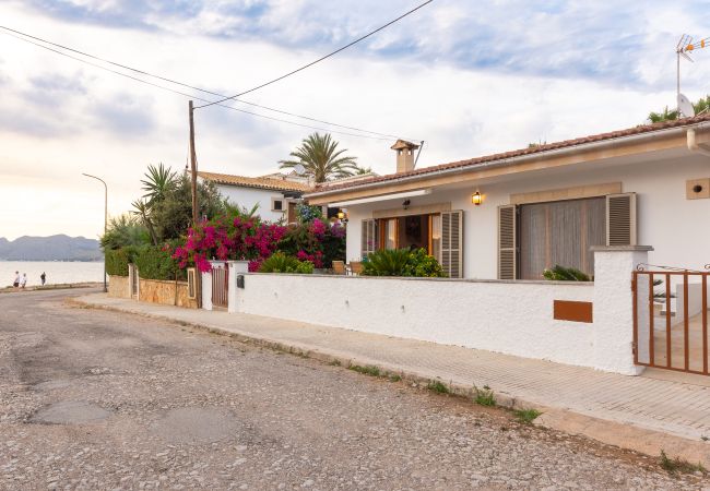Villa in Alcúdia - Villa Manresa on the beachfront by Mallorca Charme Villa in Alcúdia - Villa Manresa on the beachfront by Mallorca Charme