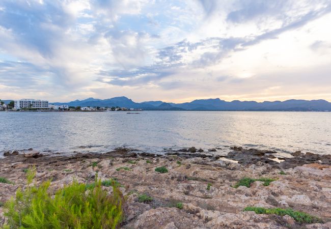 Villa in Alcúdia - Villa Manresa on the beachfront by Mallorca Charme Villa in Alcúdia - Villa Manresa on the beachfront by Mallorca Charme