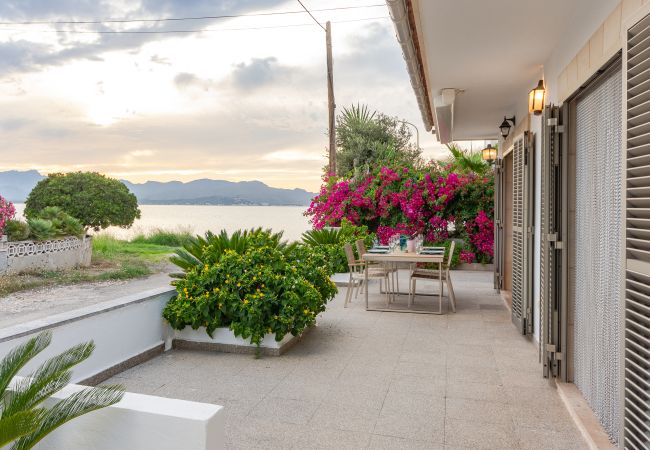 Villa in Alcúdia - Villa Manresa on the beachfront by Mallorca Charme Villa in Alcúdia - Villa Manresa on the beachfront by Mallorca Charme