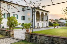 Villa in Capannori - Air Conditioned 10 Bedrooms Luxury Villa and Pool in Lucca
