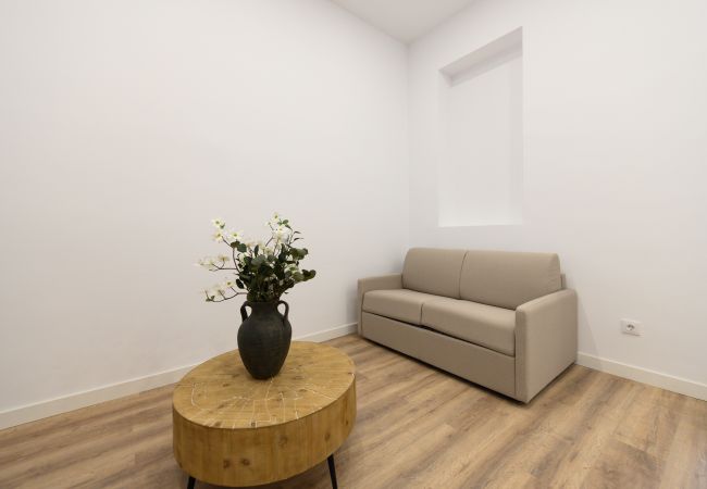 Apartment in Madrid - Elegance and Functionality in San Bernardo: Apartment with En-Suite Bathrooms Apartment in Madrid - Elegance and Functionality in San Bernardo: Apartment with En-Suite Bathrooms