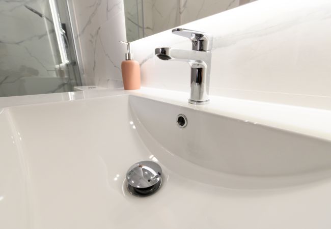 Apartment in Madrid - Elegance and Functionality in San Bernardo: Apartment with En-Suite Bathrooms Apartment in Madrid - Elegance and Functionality in San Bernardo: Apartment with En-Suite Bathrooms