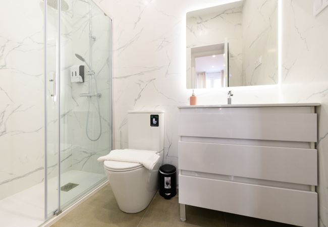 Apartment in Madrid - Elegance and Functionality in San Bernardo: Apartment with En-Suite Bathrooms Apartment in Madrid - Elegance and Functionality in San Bernardo: Apartment with En-Suite Bathrooms
