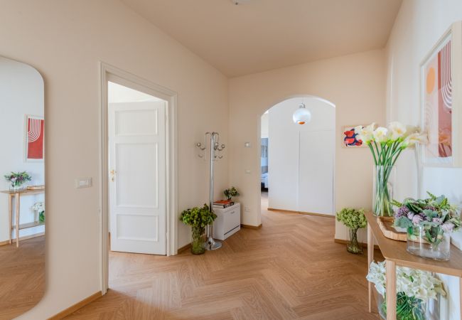 Apartment in Lucca - Spacious Apartment Overlooking the Canal in Lucca – 3 Bedrooms, 2 Bathrooms Apartment in Lucca - Spacious Apartment Overlooking the Canal in Lucca – 3 Bedrooms, 2 Bathrooms