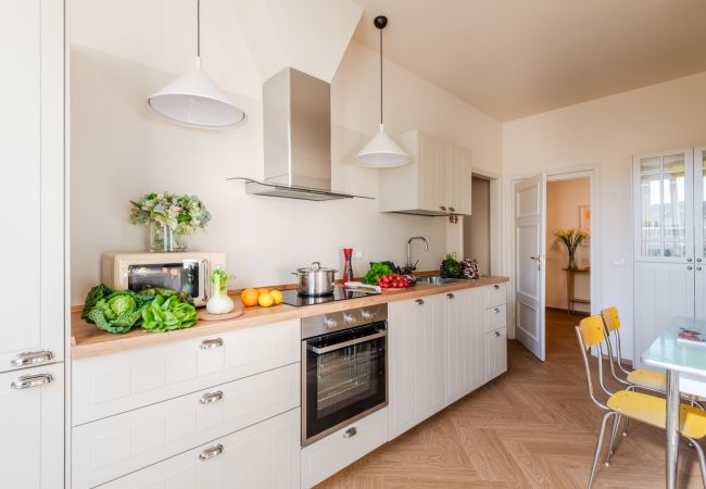 Apartment in Lucca - Spacious Apartment Overlooking the Canal in Lucca – 3 Bedrooms, 2 Bathrooms Apartment in Lucca - Spacious Apartment Overlooking the Canal in Lucca – 3 Bedrooms, 2 Bathrooms