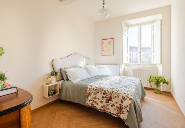 Apartment in Lucca - Spacious Apartment Overlooking the Canal in Lucca – 3 Bedrooms, 2 Bathrooms Apartment in Lucca - Spacious Apartment Overlooking the Canal in Lucca – 3 Bedrooms, 2 Bathrooms