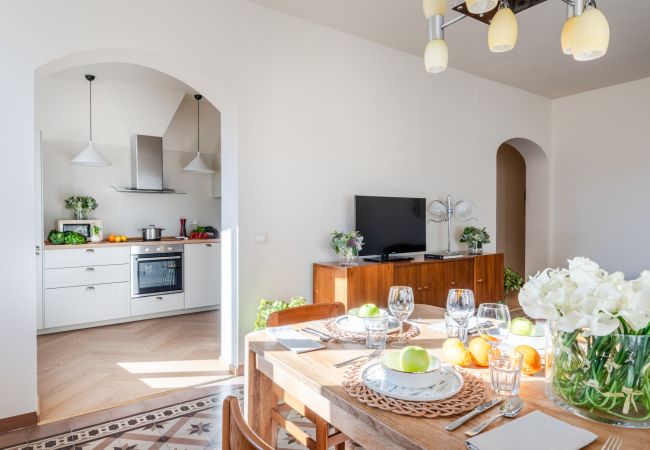 Apartment in Lucca - Spacious Apartment Overlooking the Canal in Lucca – 3 Bedrooms, 2 Bathrooms Apartment in Lucca - Spacious Apartment Overlooking the Canal in Lucca – 3 Bedrooms, 2 Bathrooms