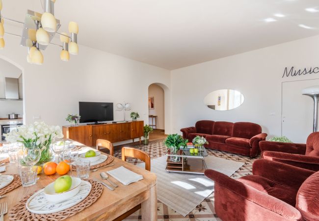 Apartment in Lucca - Spacious Apartment Overlooking the Canal in Lucca – 3 Bedrooms, 2 Bathrooms Apartment in Lucca - Spacious Apartment Overlooking the Canal in Lucca – 3 Bedrooms, 2 Bathrooms