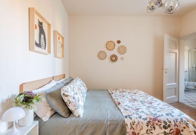 Apartment in Lucca - Spacious Apartment Overlooking the Canal in Lucca – 3 Bedrooms, 2 Bathrooms Apartment in Lucca - Spacious Apartment Overlooking the Canal in Lucca – 3 Bedrooms, 2 Bathrooms