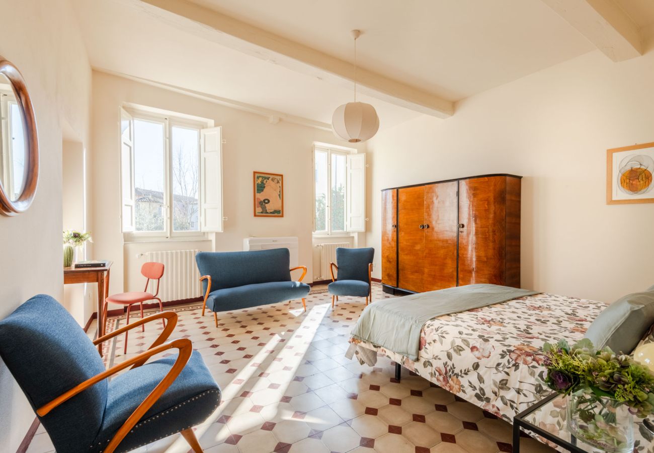 Apartment in Lucca - Spacious Apartment Overlooking the Canal in Lucca – 3 Bedrooms, 2 Bathrooms Apartment in Lucca - Spacious Apartment Overlooking the Canal in Lucca – 3 Bedrooms, 2 Bathrooms