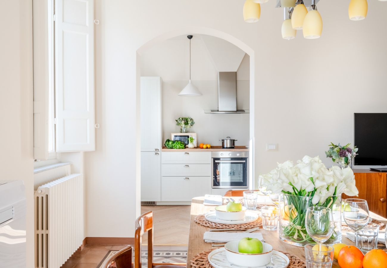 Apartment in Lucca - Spacious Apartment Overlooking the Canal in Lucca – 3 Bedrooms, 2 Bathrooms Apartment in Lucca - Spacious Apartment Overlooking the Canal in Lucca – 3 Bedrooms, 2 Bathrooms