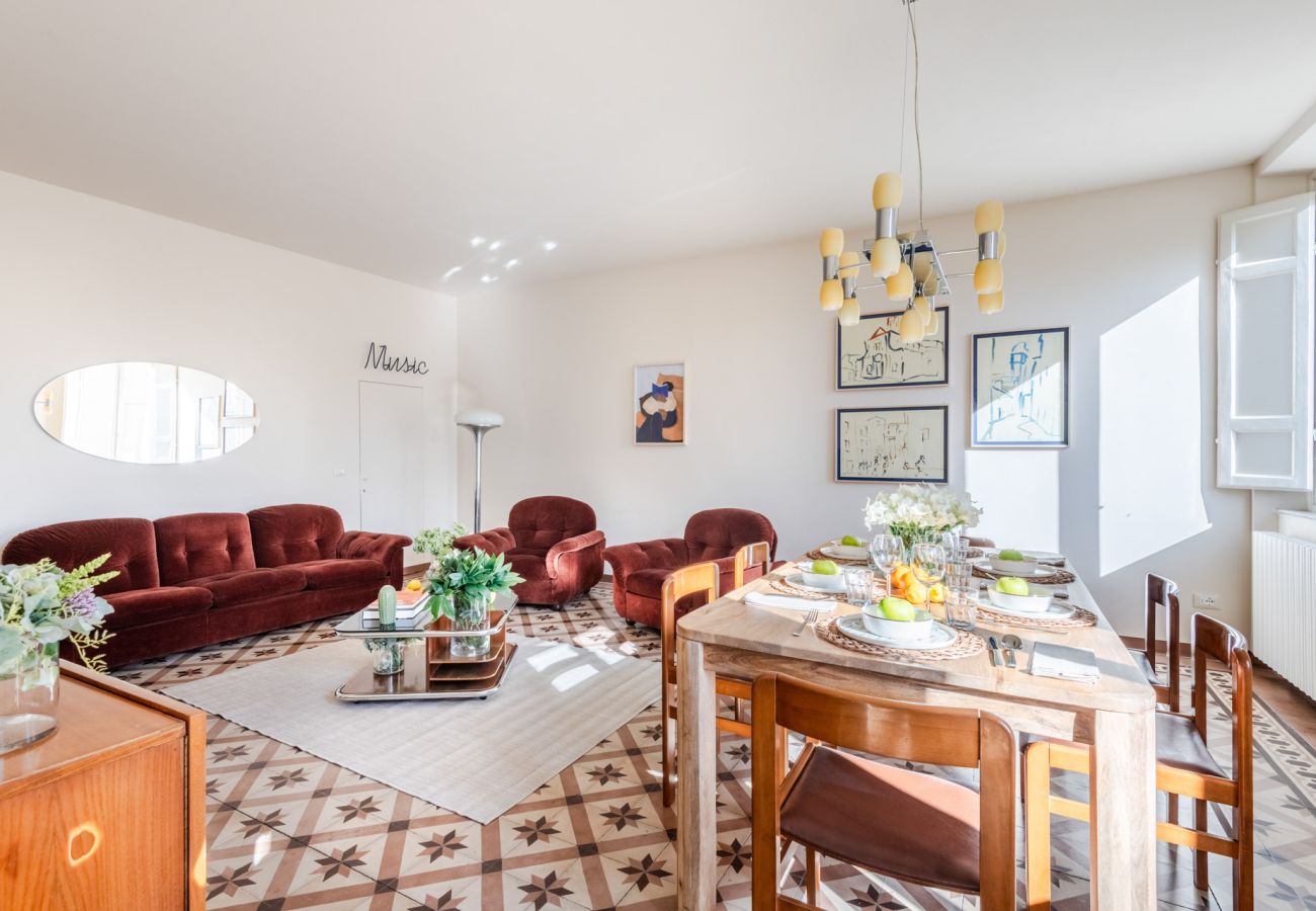 Apartment in Lucca - Spacious Apartment Overlooking the Canal in Lucca – 3 Bedrooms, 2 Bathrooms Apartment in Lucca - Spacious Apartment Overlooking the Canal in Lucca – 3 Bedrooms, 2 Bathrooms