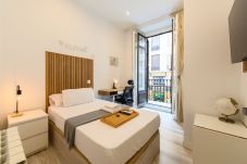 Rent by room in Madrid - Amsterdam: room with comfort and shared areas Gran Vía-Madrid