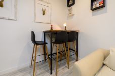 Rent by room in Madrid - Singapore: room with comfort and shared areas Gran Via-Madrid