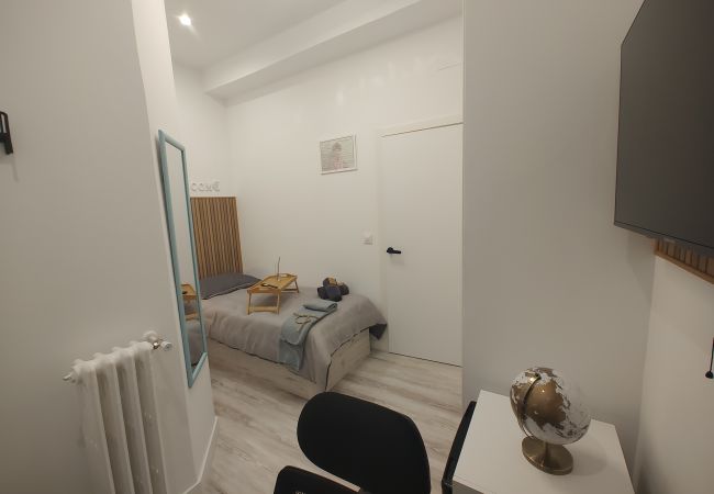 in Madrid - Berlin: room with comfort and shared areas Gran Via-Madrid