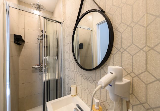 Rent by room in Madrid - La Paz: Room with Bolivian essence and comfort in Madrid Rent by room in Madrid - La Paz: Room with Bolivian essence and comfort in Madrid