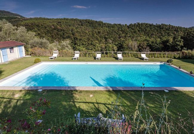 Villa in Lucca - Romantic Farmhouse with Oversize Panoramic Pool Villa in Lucca - Romantic Farmhouse with Oversize Panoramic Pool