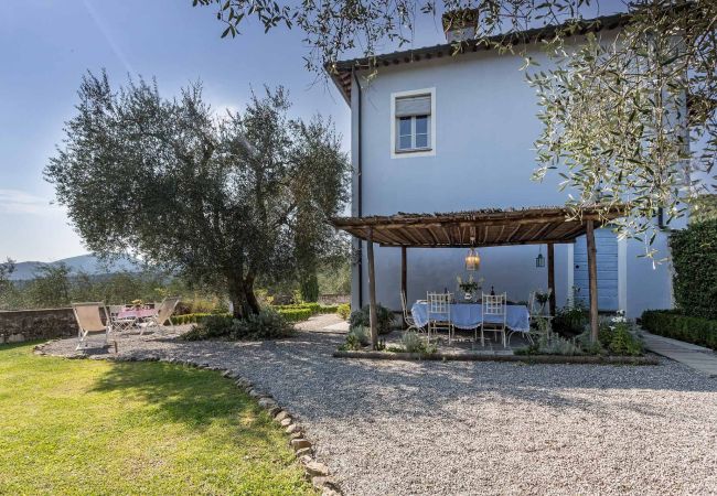 Villa in Lucca - Romantic Farmhouse with Oversize Panoramic Pool Villa in Lucca - Romantic Farmhouse with Oversize Panoramic Pool