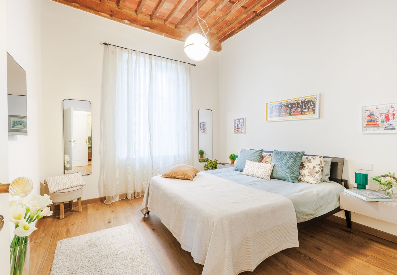 Apartment in Lucca - Historic and Contemporary 3 Bedrooms inside Lucca Apartment in Lucca - Historic and Contemporary 3 Bedrooms inside Lucca