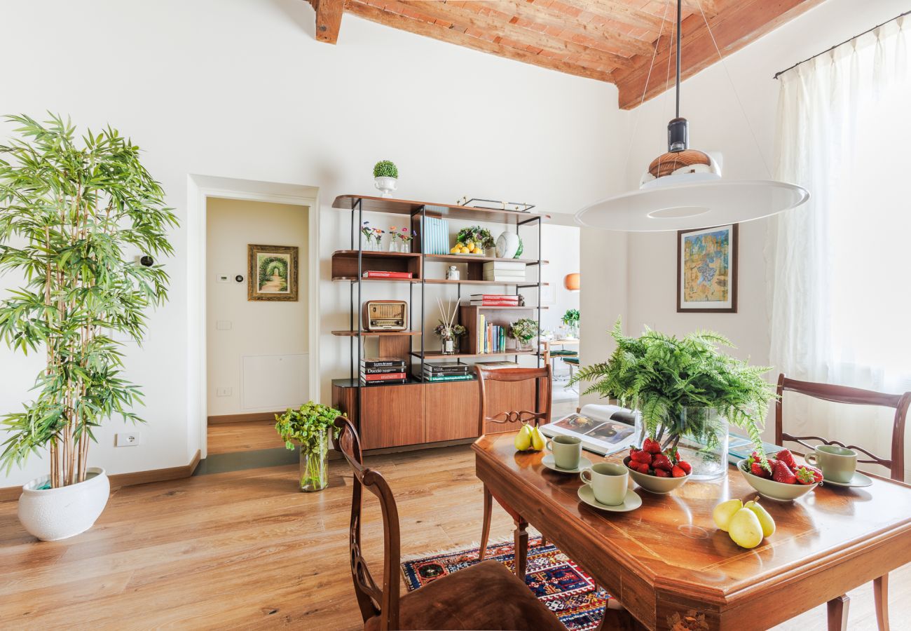 Apartment in Lucca - Historic and Contemporary 3 Bedrooms inside Lucca Apartment in Lucca - Historic and Contemporary 3 Bedrooms inside Lucca