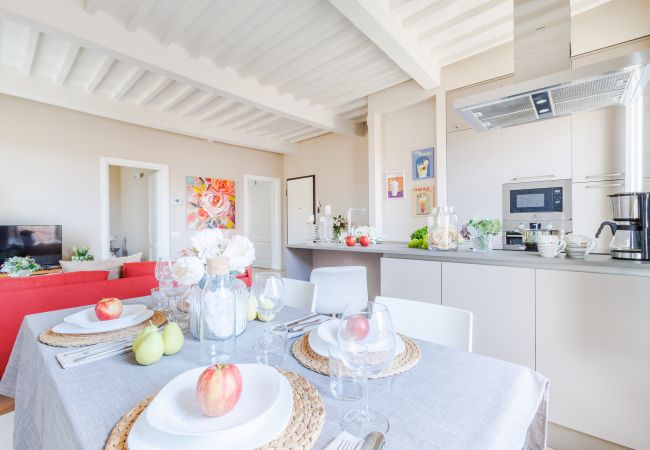 Apartment in Lucca - The White Lotus Penthouse, Modern Flat with Elevator Apartment in Lucca - The White Lotus Penthouse, Modern Flat with Elevator