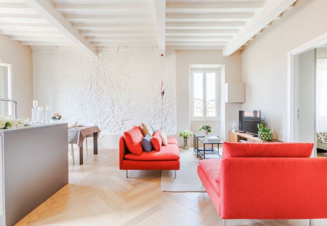 Apartment in Lucca - The White Lotus Penthouse, Modern Flat with Elevator Apartment in Lucca - The White Lotus Penthouse, Modern Flat with Elevator