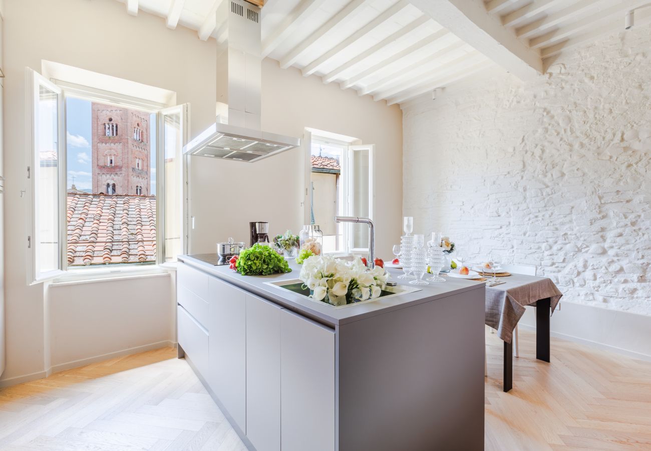 Apartment in Lucca - The White Lotus Penthouse, Modern Flat with Elevator Apartment in Lucca - The White Lotus Penthouse, Modern Flat with Elevator