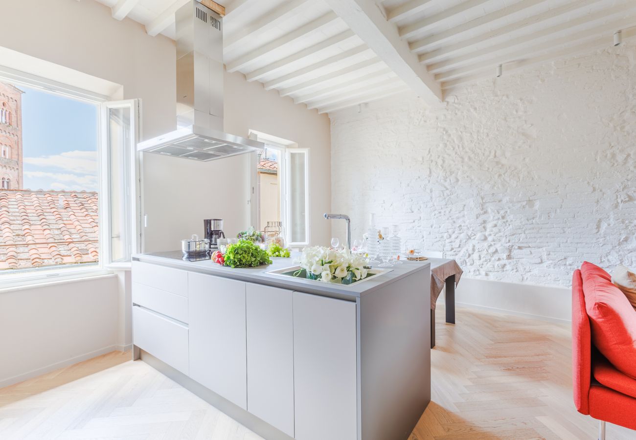 Apartment in Lucca - The White Lotus Penthouse, Modern Flat with Elevator Apartment in Lucca - The White Lotus Penthouse, Modern Flat with Elevator