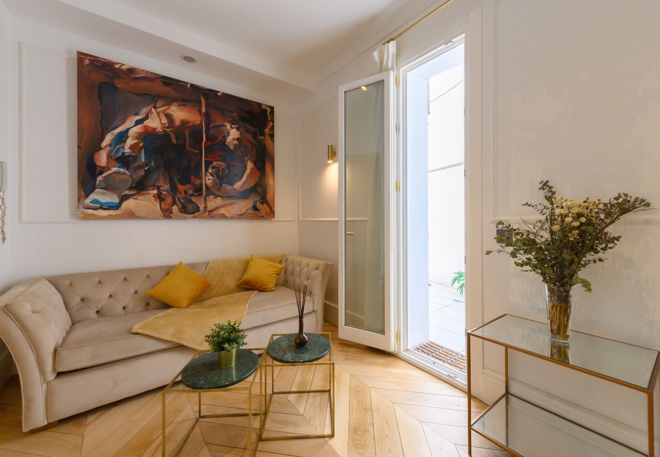 Apartment in Madrid - Exclusive Luxury Flat in the Barrio de Salamanca - Elegance and Comfort in the Heart of Madrid
