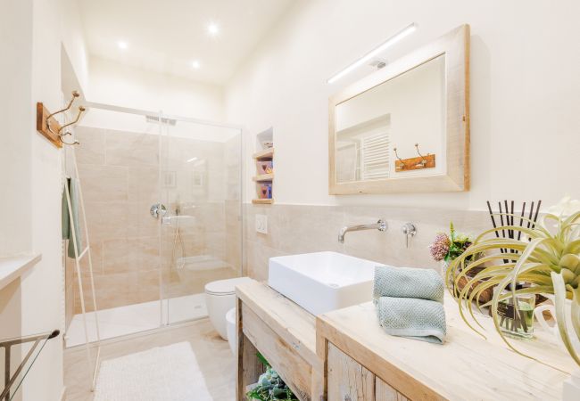 Apartment in Lucca - Smart and Convenient Fully Air Conditioned Apartment  Apartment in Lucca - Smart and Convenient Fully Air Conditioned Apartment