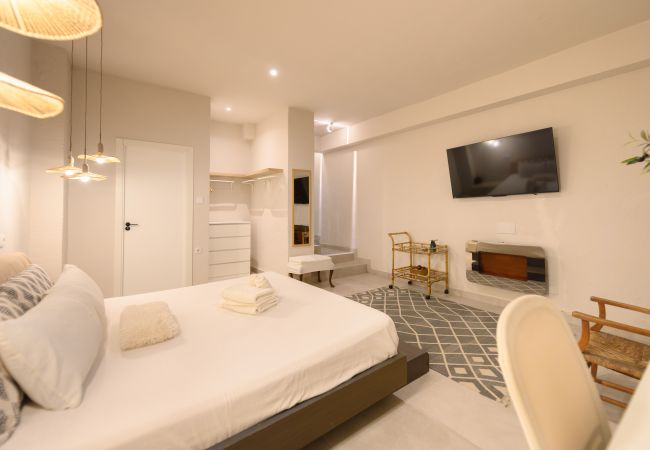  in Madrid - Unique Style Apartment with Bar-Bar in Madrid