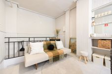 Apartment in Madrid - Unique Style Apartment with Bar-Bar in Madrid