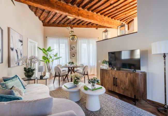 Apartment in Lucca - Smart & Convenient Luxury Apartment inside Lucca