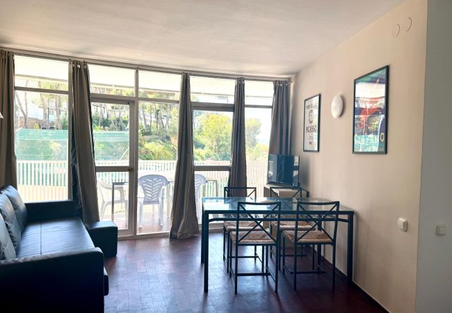 Apartment in Lloret de Mar - 2 bedroom flat with terrace next to the beach in Lloret de Mar