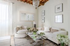 Apartment in Lucca - Lucca Center Home with Parking & Balcony