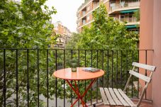 Апартаменты на Барселона / Barcelona - CASANOVA ELEGANCE, ОТЛИЧНАЯ квартира, ОТЛИЧНОЕ расположение, центральное и безопасное.