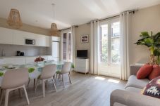 Апартаменты на Барселона / Barcelona - CALABRIA, большая, удобная квартира идеально подходит для семей или групп в Эшампле, центр Барселоны.