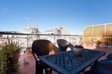 Апартаменты на Барселона / Barcelona - ATIC SAGRADA FAMILIA, симпатичная, большая, тихая и легкая, потрясающая терраса..