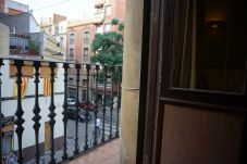 Апартаменты на Барселона / Barcelona - PLAZA ESPAÑA & MONTJUÏC, симпатичная квартира посуточно в центре Барселоны