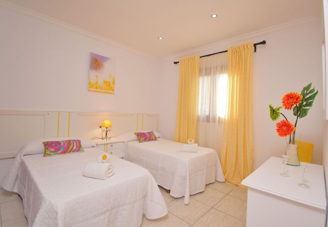 Дом на Muro - Ancla 011 fantástica casa de pueblo con jacuzzi, terraza y WiFi Дом на Muro - Ancla 011 fantástica casa de pueblo con jacuzzi, terraza y WiFi