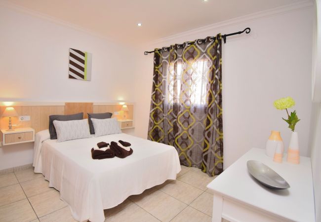 Дом на Muro - Ancla 011 fantástica casa de pueblo con jacuzzi, terraza y WiFi Дом на Muro - Ancla 011 fantástica casa de pueblo con jacuzzi, terraza y WiFi