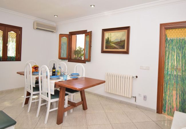 Дом на Muro - Ancla 011 fantástica casa de pueblo con jacuzzi, terraza y WiFi Дом на Muro - Ancla 011 fantástica casa de pueblo con jacuzzi, terraza y WiFi