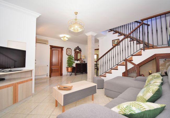 Дом на Muro - Ancla 011 fantástica casa de pueblo con jacuzzi, terraza y WiFi Дом на Muro - Ancla 011 fantástica casa de pueblo con jacuzzi, terraza y WiFi