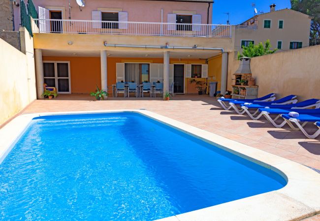  на Muro - Marimar 039 fantástica casa ideal grupos con piscina, aire acondicionado, barbacoa y WiFi