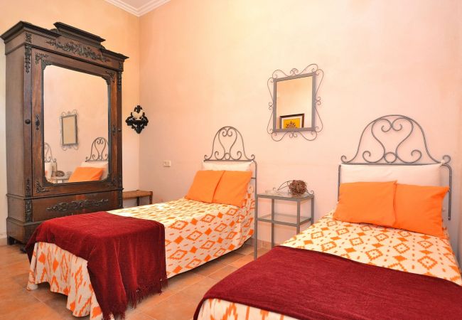 Особняк на Llubi - Son Barraquer 047 tradicional finca con piscina y magnífico jardín Особняк на Llubi - Son Barraquer 047 tradicional finca con piscina y magnífico jardín