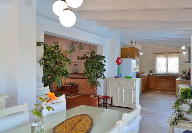 Особняк на Muro - Can Butxaquí 160 fantástica villa con piscina privada y jacuzzi, aire acondicionado, barbacoa y WiFi Особняк на Muro - Can Butxaquí 160 fantástica villa con piscina privada y jacuzzi, aire acondicionado, barbacoa y WiFi